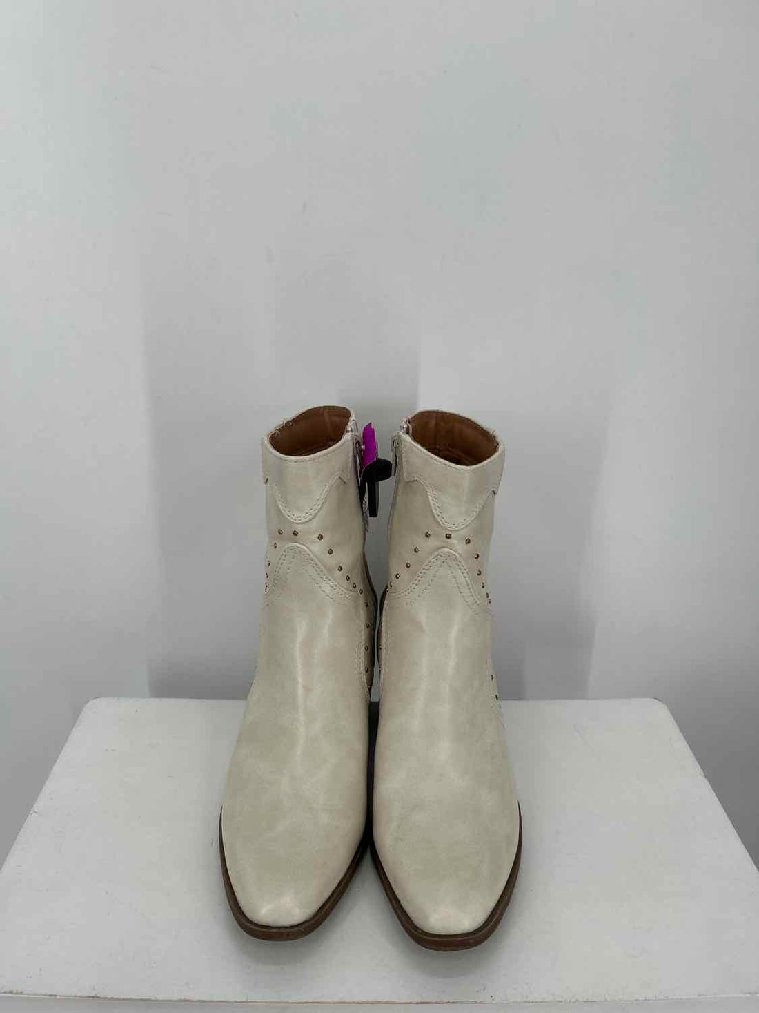 Wonderly Women Size 8.5 Cream Ankle Boot