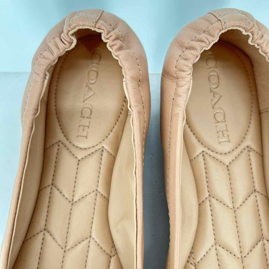 Coach Women Size 7 Beige & Black Flats