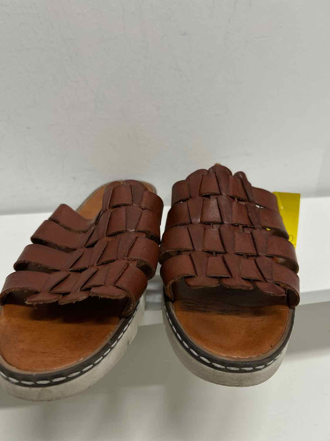 Bearpaw Women Size 8 Cognac Slides