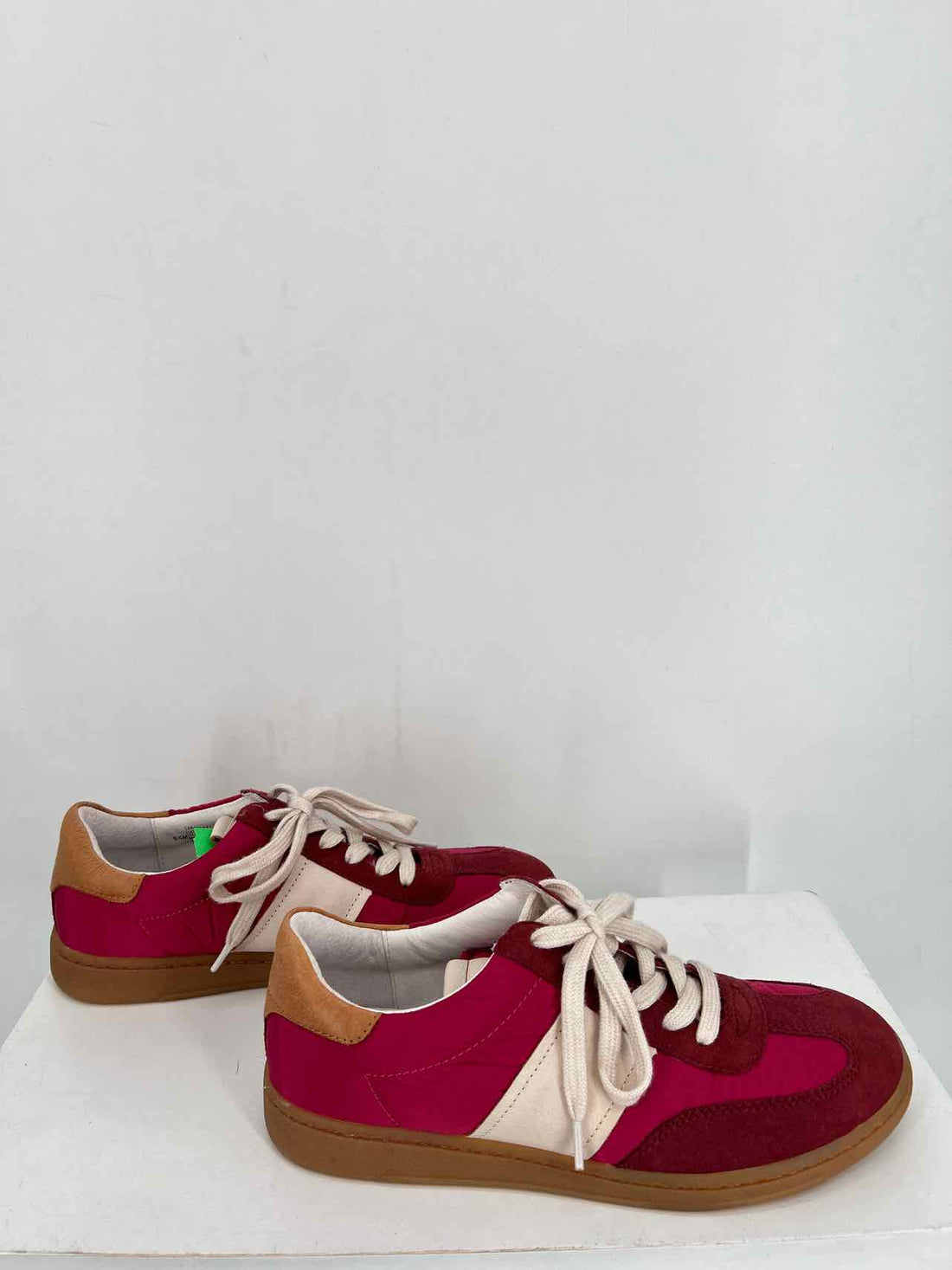 Sofft Women Size 8.5 Maroon Colorblock Sneakers