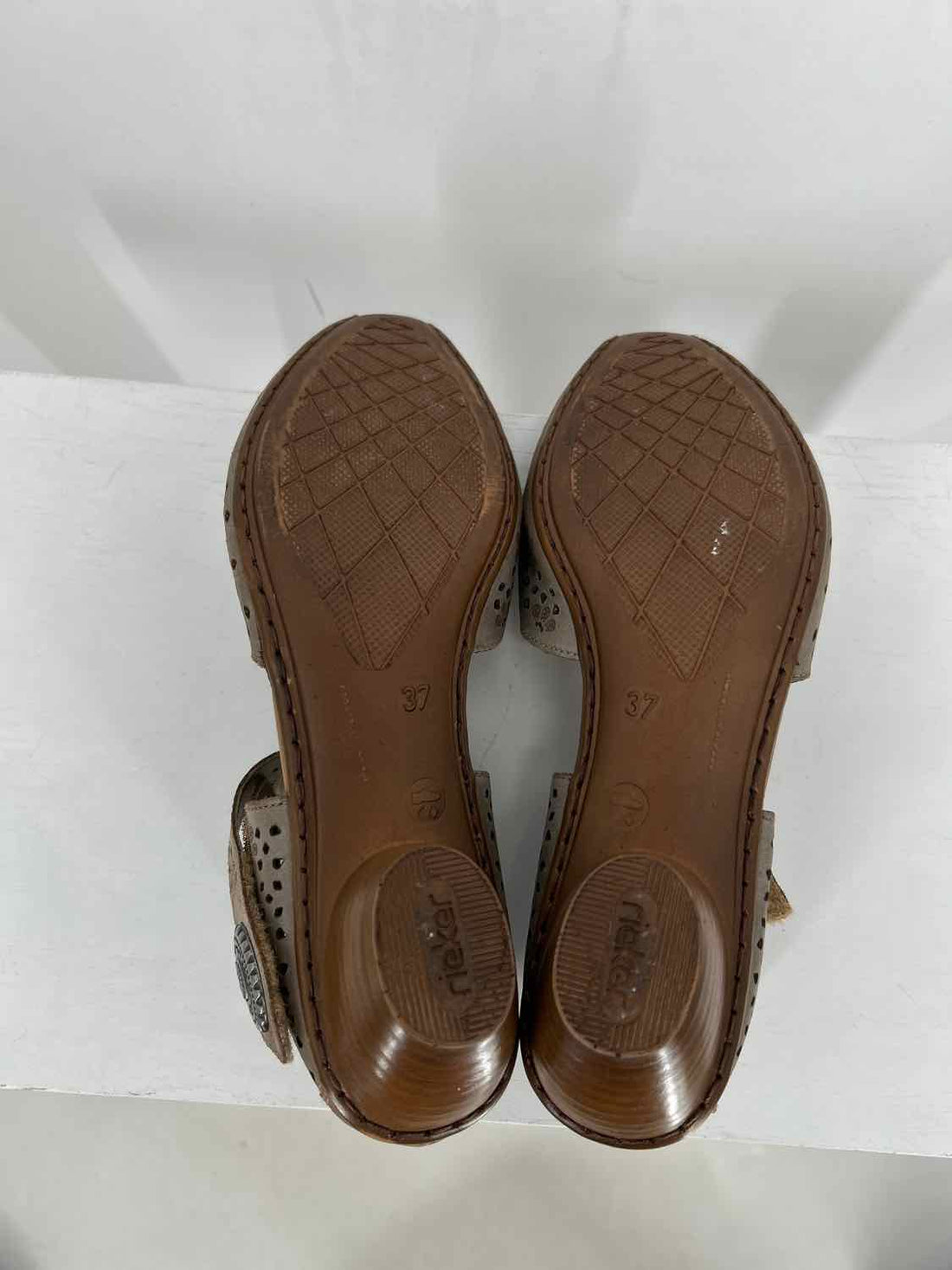 Rieker Women Size 37 Taupe Clogs