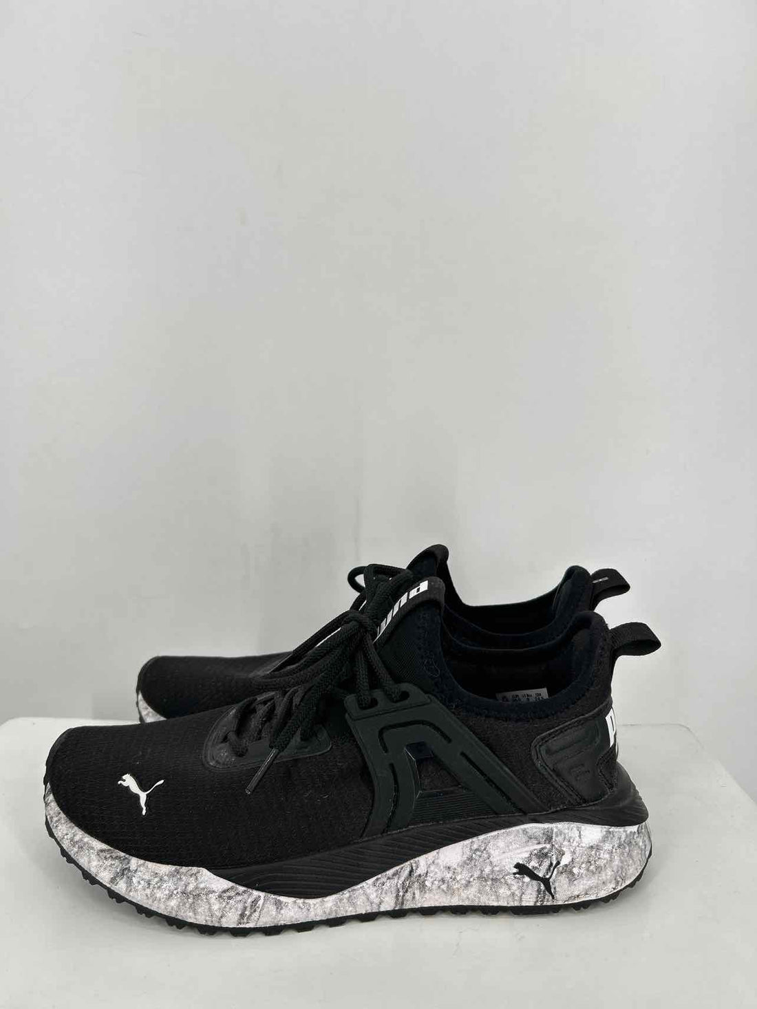 Puma Women Size 8 Black & White Sneakers