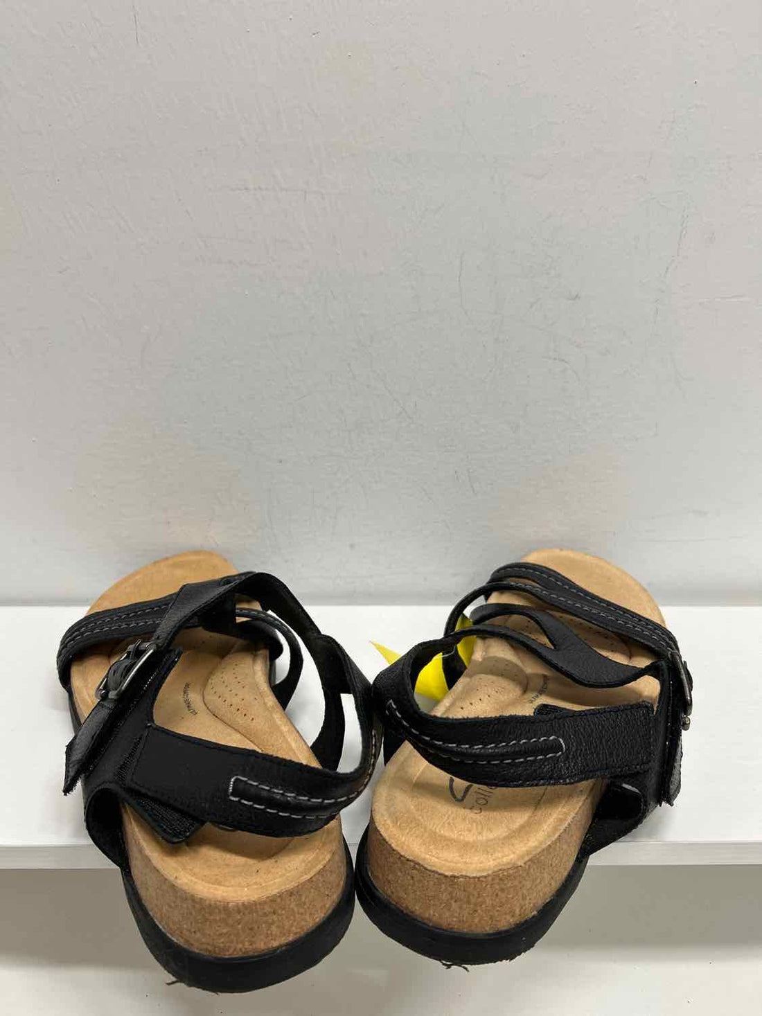Clarks Women Size 7.5 Black Sandals