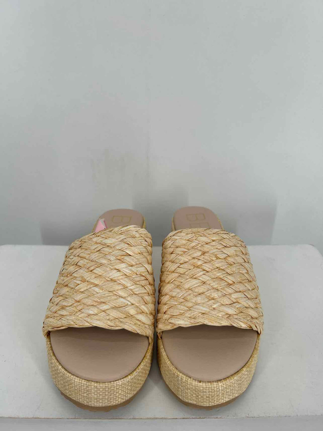Beach Women Size 9 Beige New Sandals