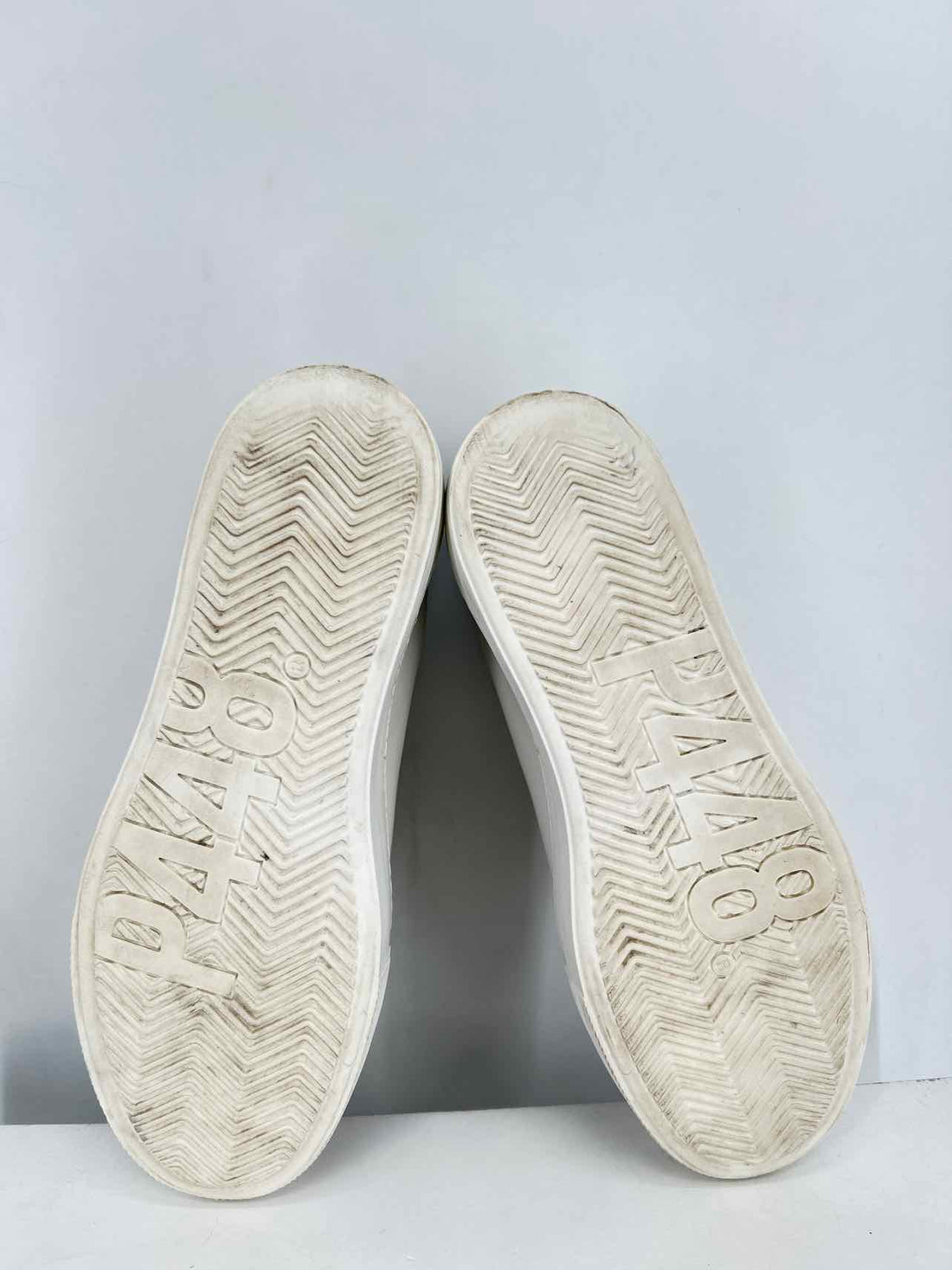 P448 Women Size 38 (7.5-8) Cream Colorblock Sneakers