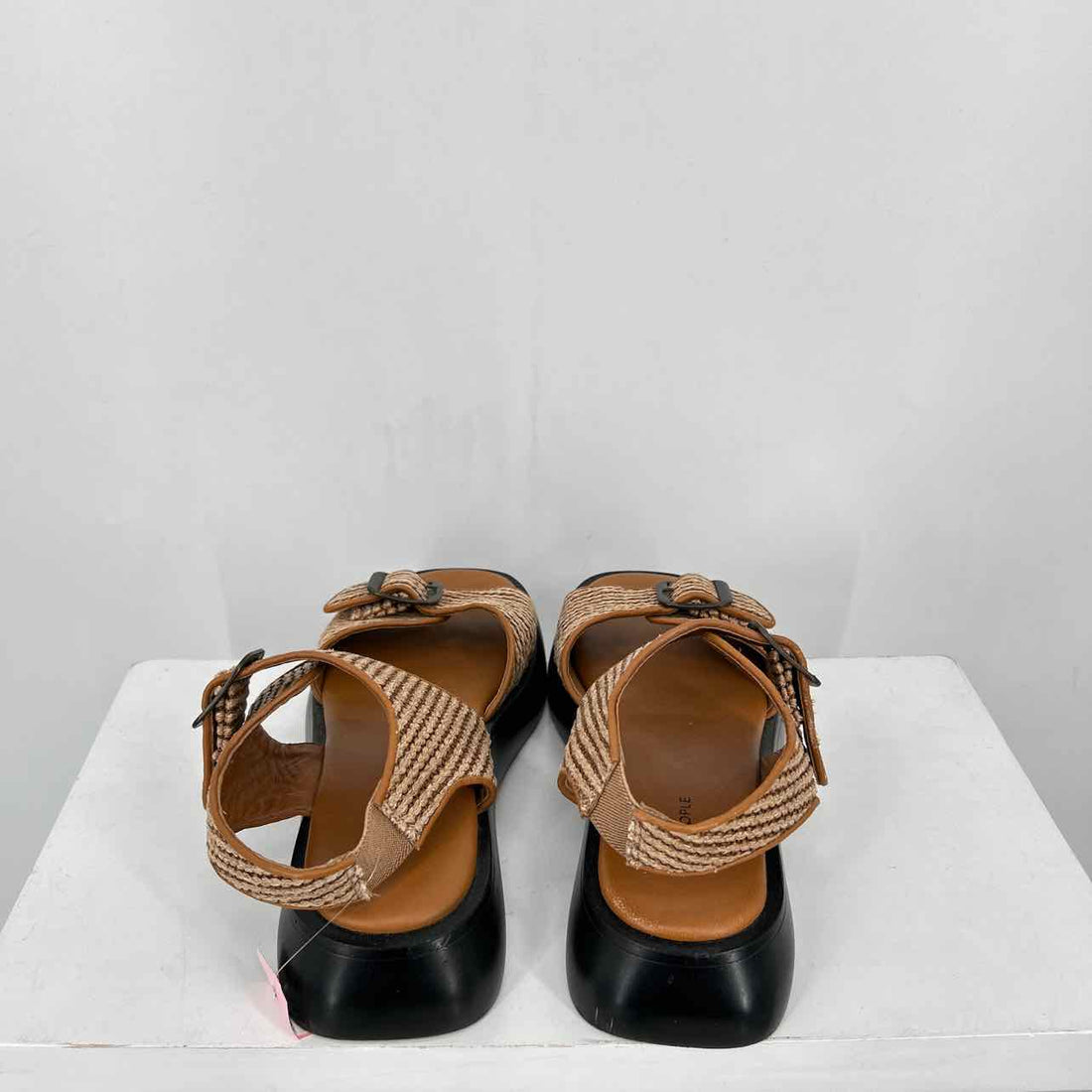 Free People Women Size 8.5 Natural Sandals