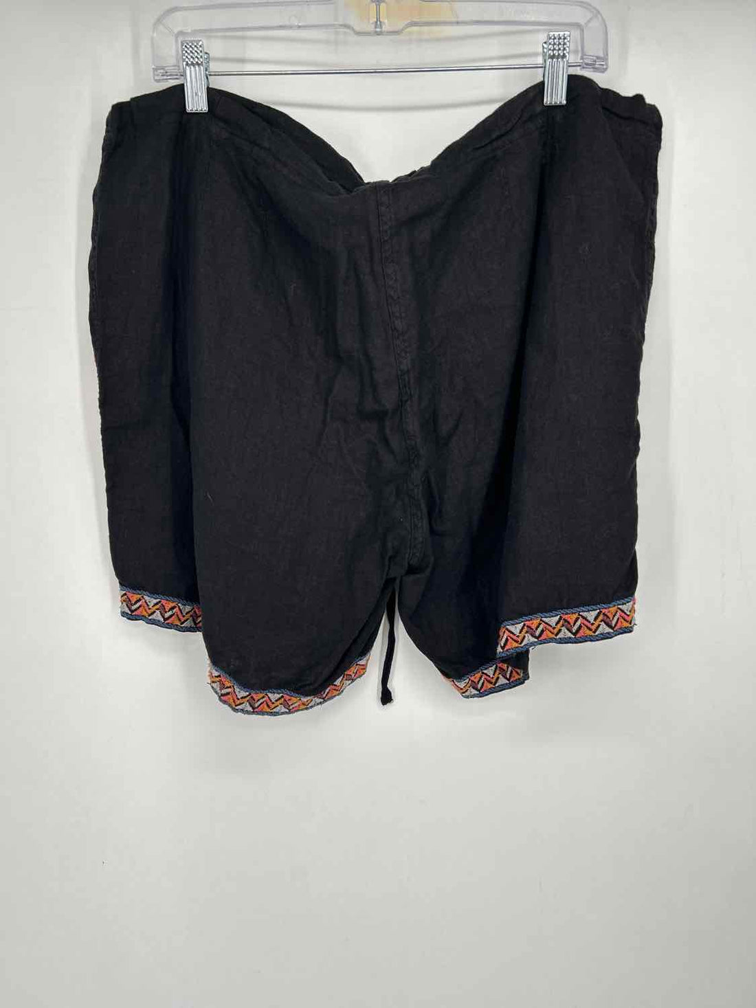 Johnny Was Size XL Black Embroidered Linen Shorts