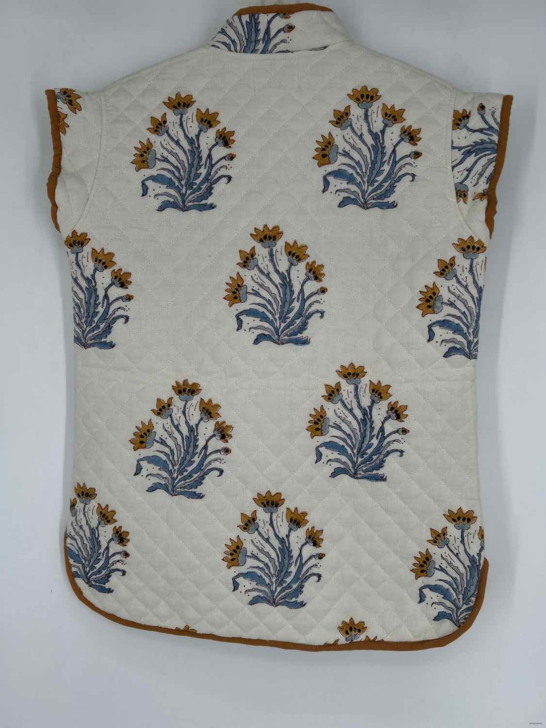 Clara The Label Size XS Cream Tan & Blue Print Quilted NWT Vest a