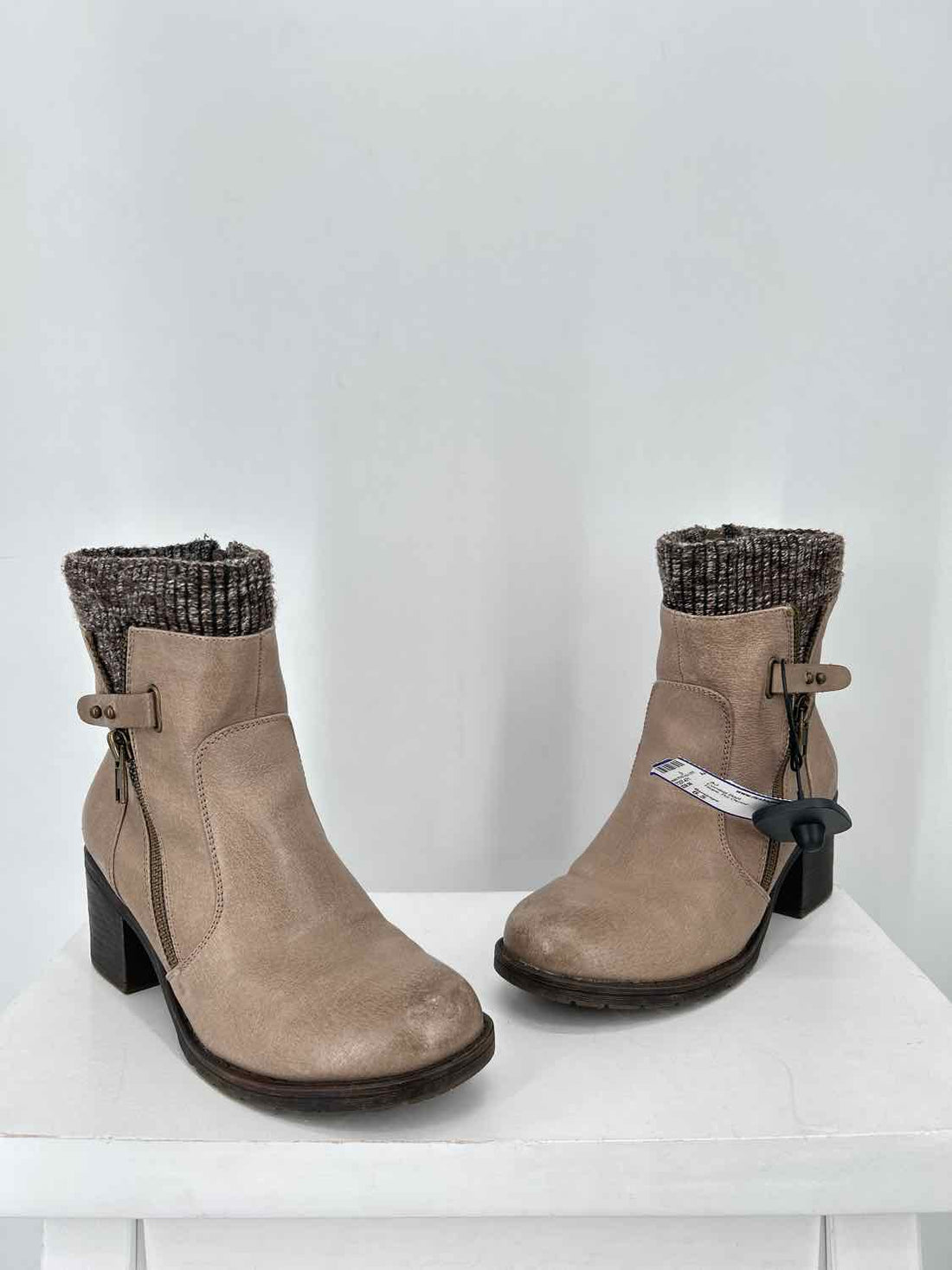 Baretraps Women Size 6.5 Taupe Combat Boot