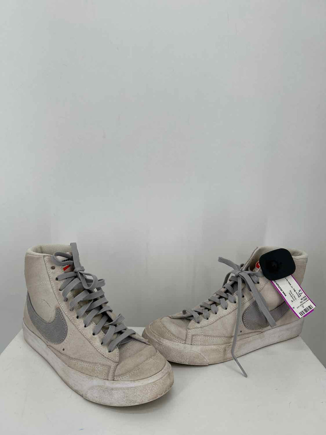 Nike Women Size 7.5 Gray & Pink Sneakers