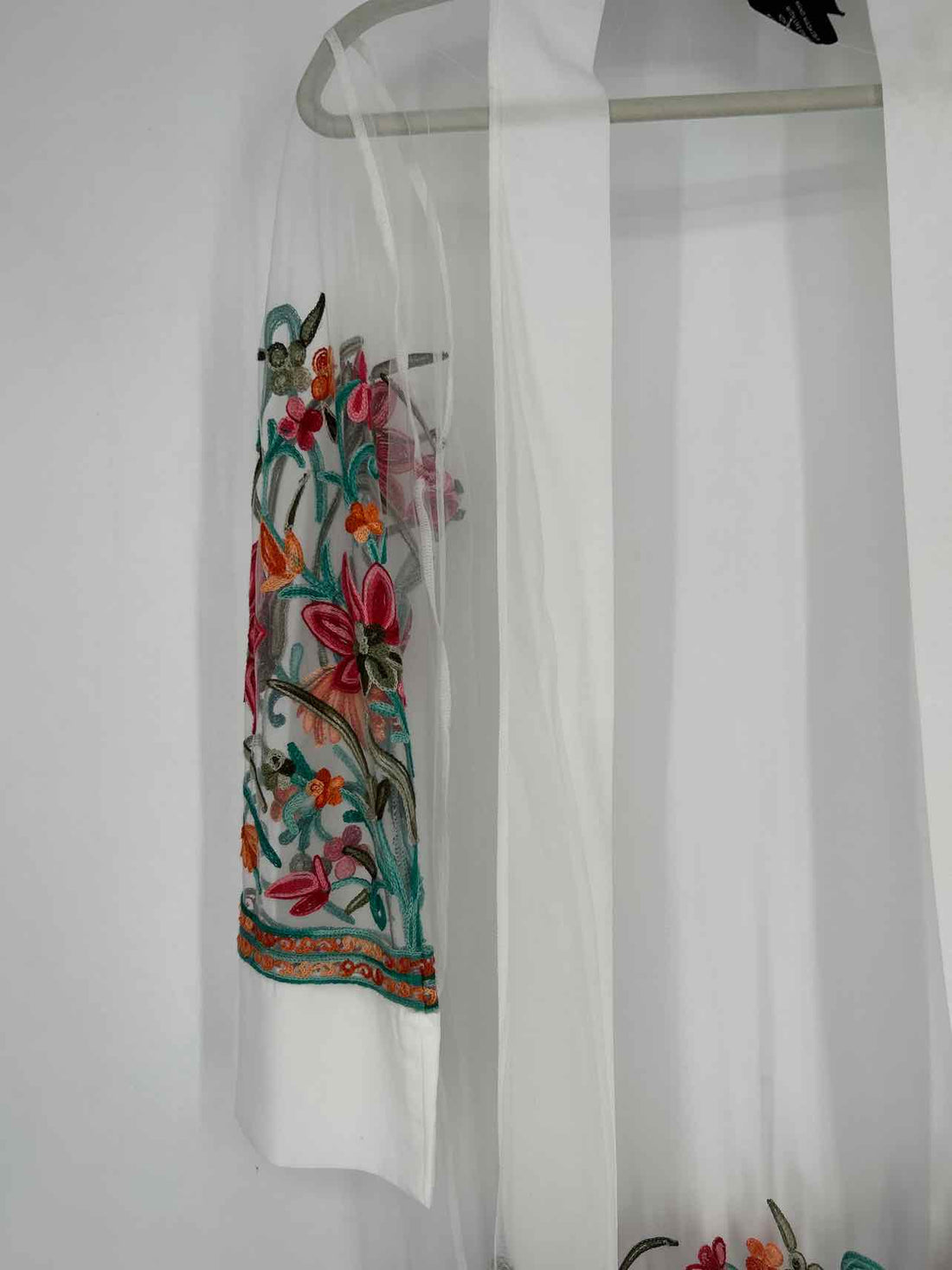 Liv Los Angeles Size S White Embroidered Kimono
