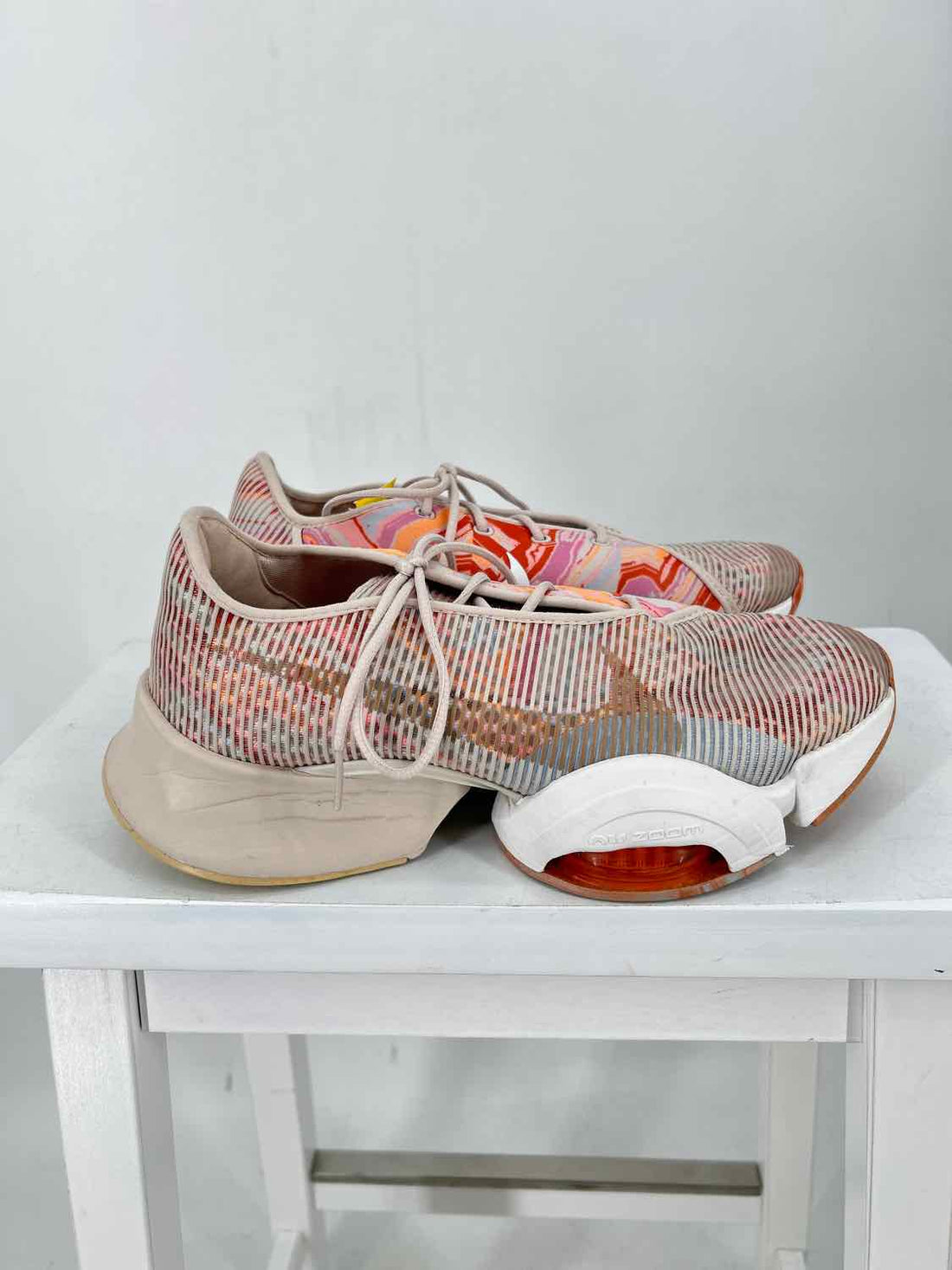 Nike Women Size 9 Beige Multi Color Sneakers