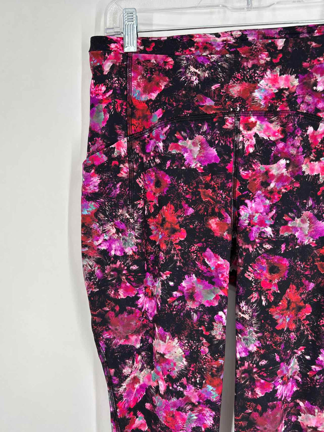Lululemon Size 8 Black Print Active Leggings
