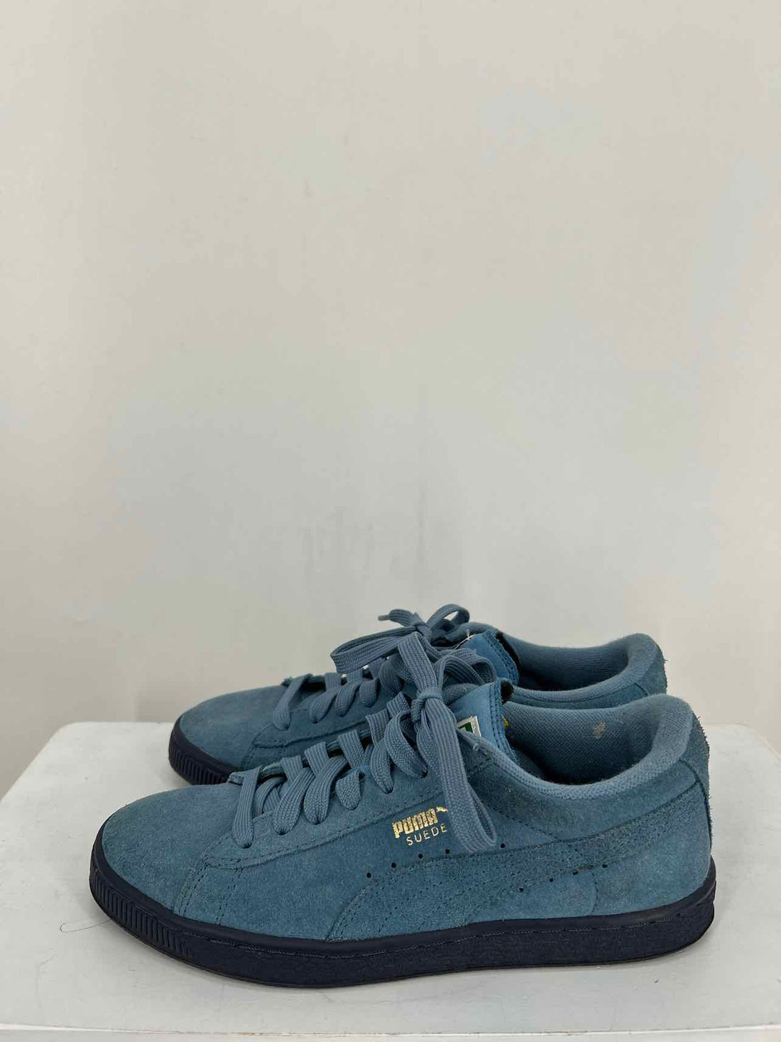 Puma Women Size 7 Navy Suede Sneakers