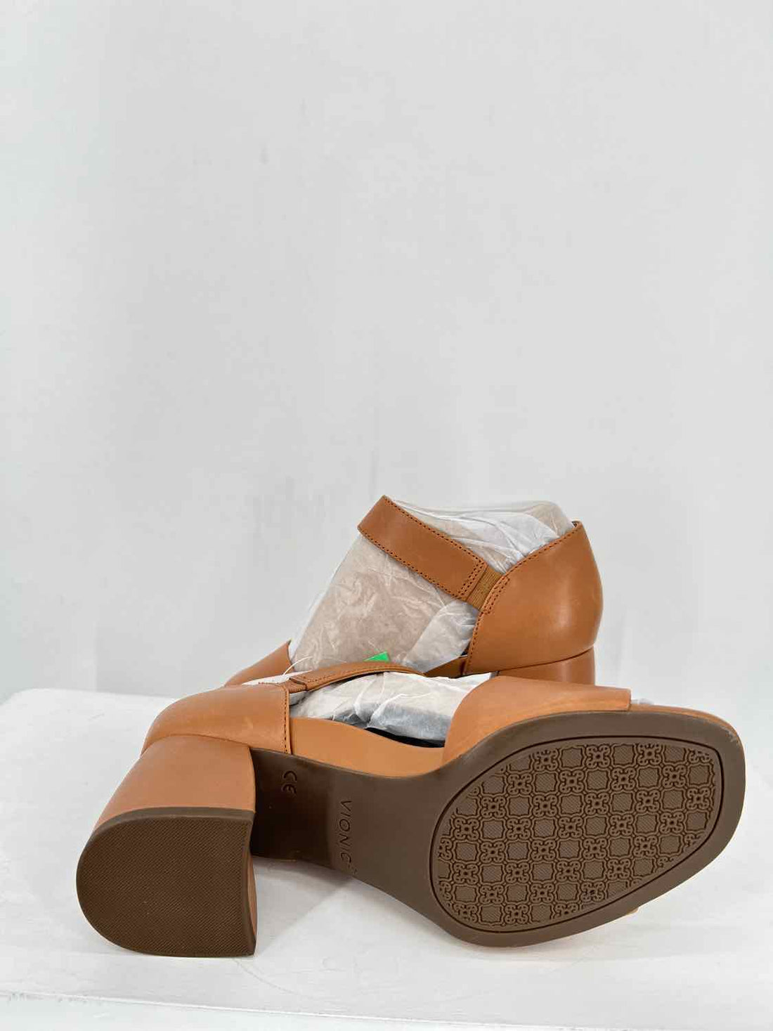 Vionic Women Size 7 Camel Heels
