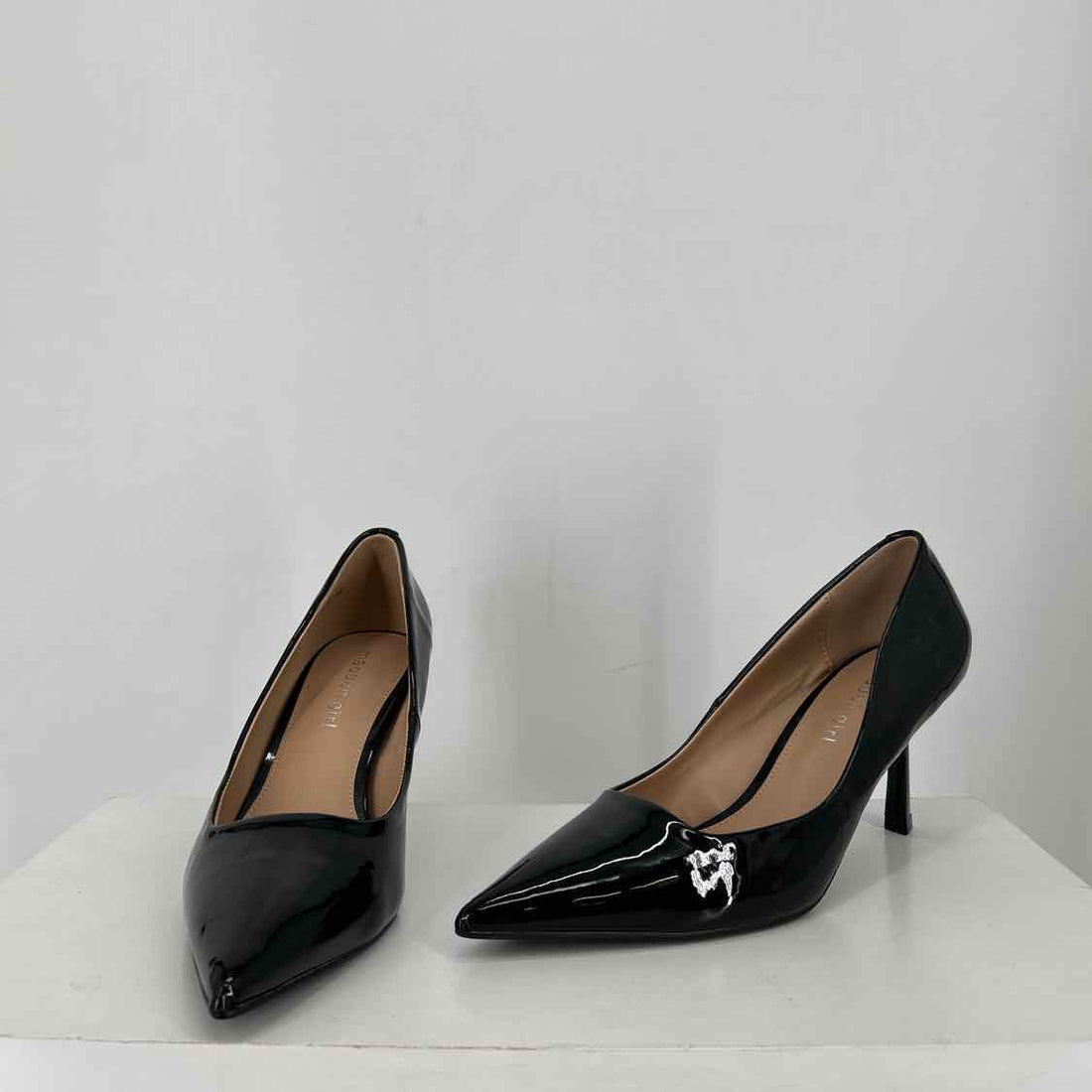 Madden Girl Women Size 7 Black Pre Owned Patent Leather Heels