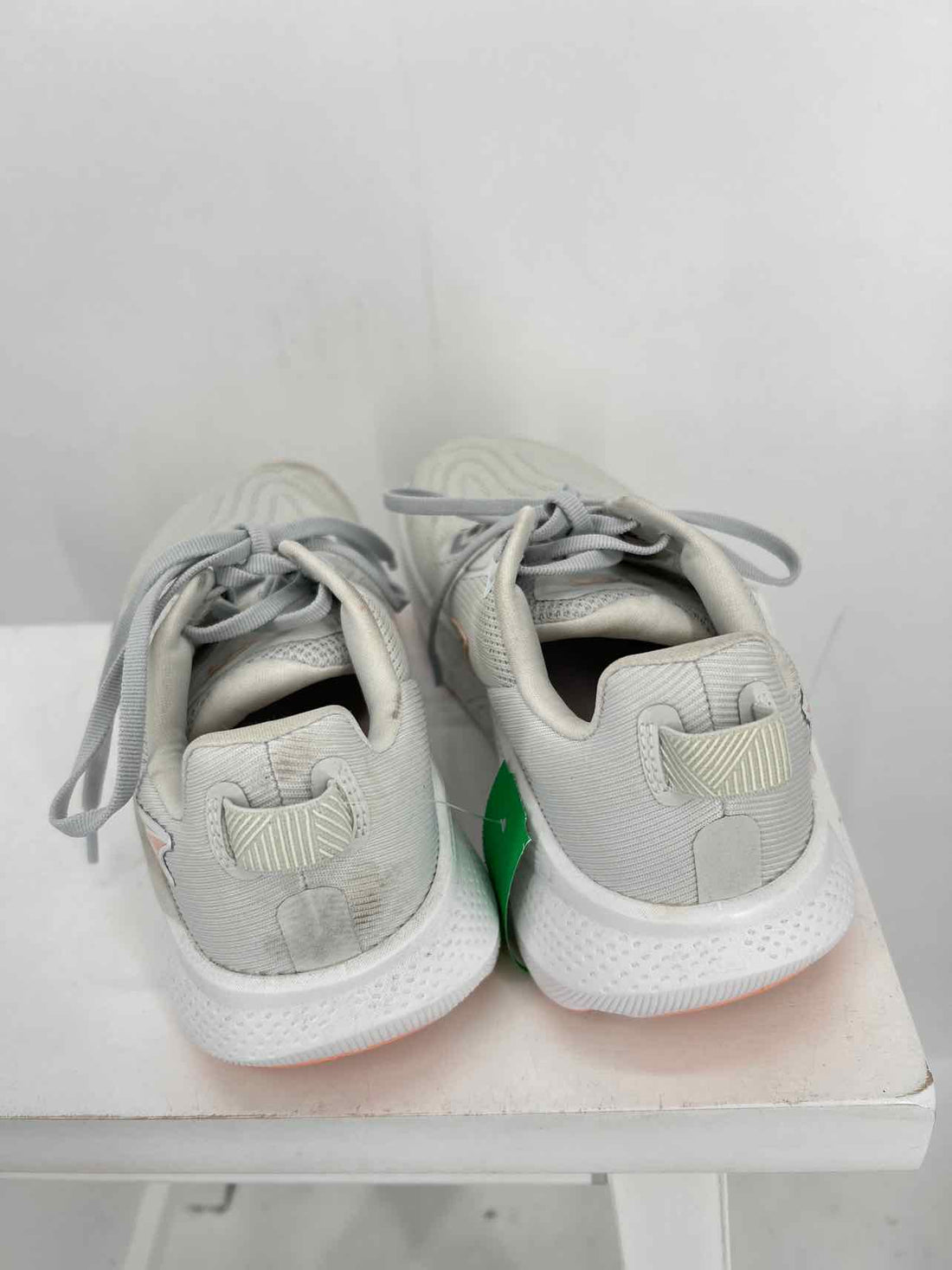 Altra Women Size 9 Pale Gray As Is Sneakers