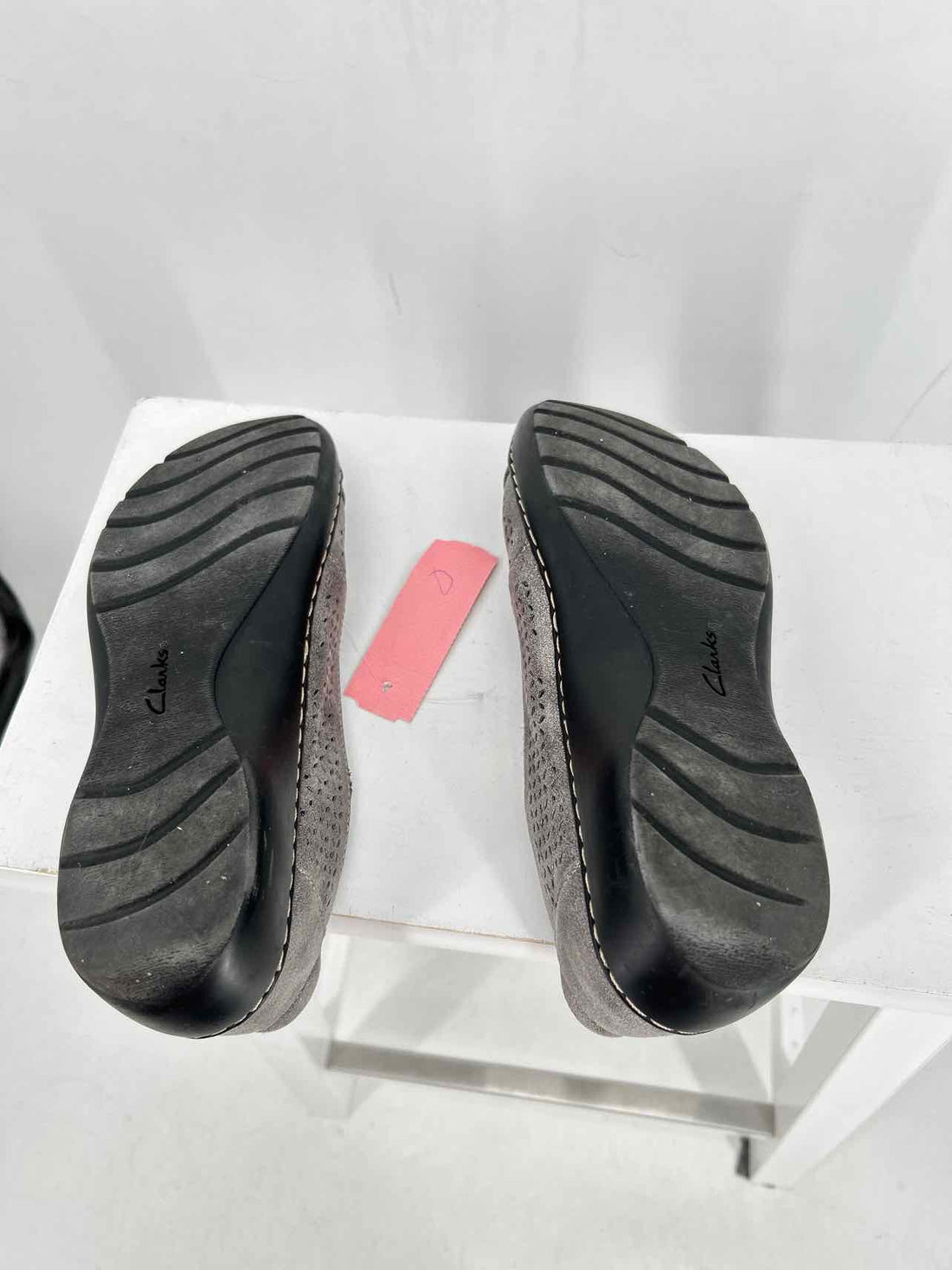 Clarks Women Size 7 Gray Flats