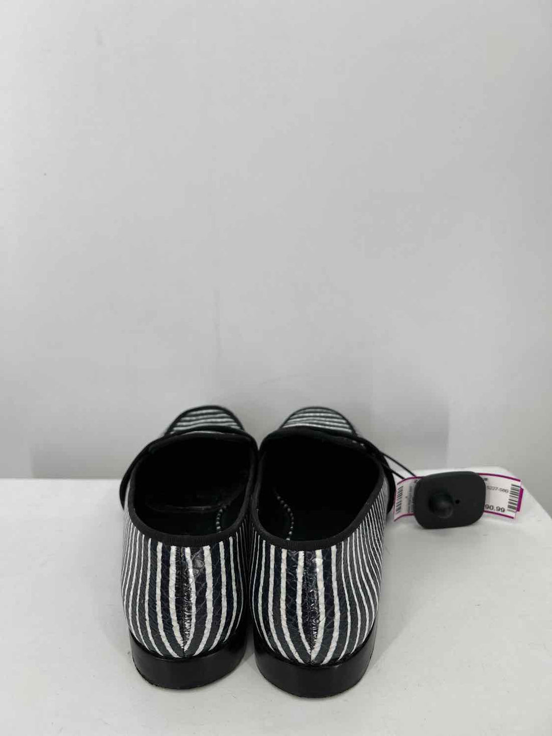 Tory Burch Women Size 7.5 Navy & White Striped Loafers