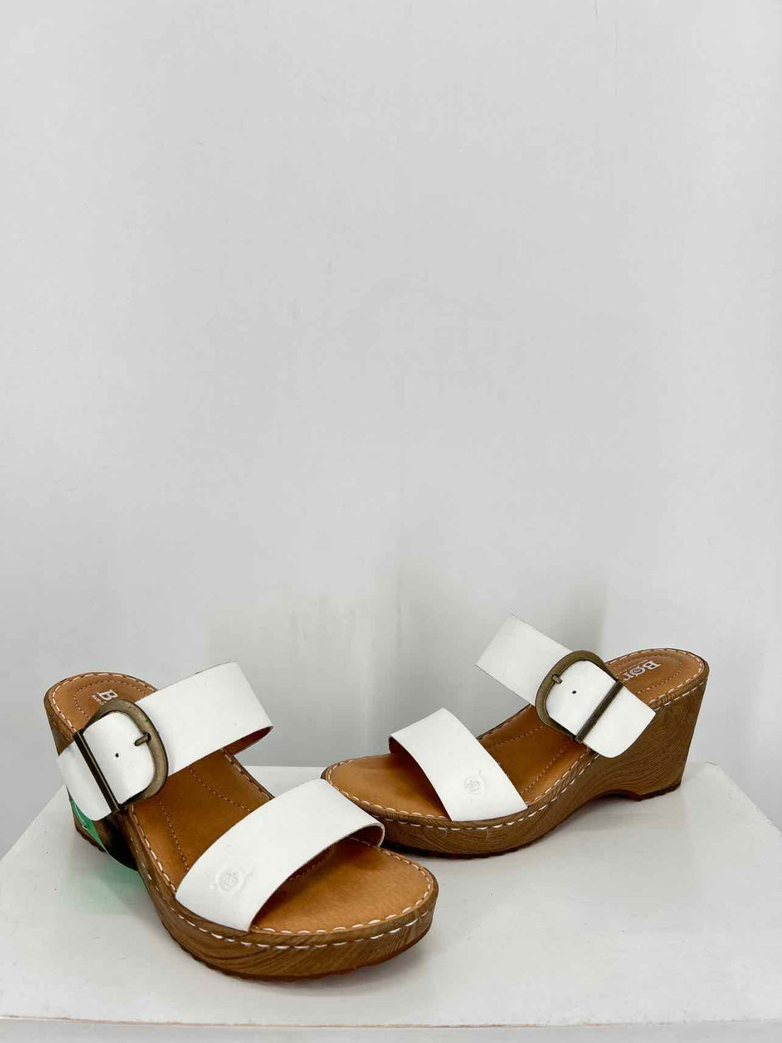 Born Women Size 7 White Wedges