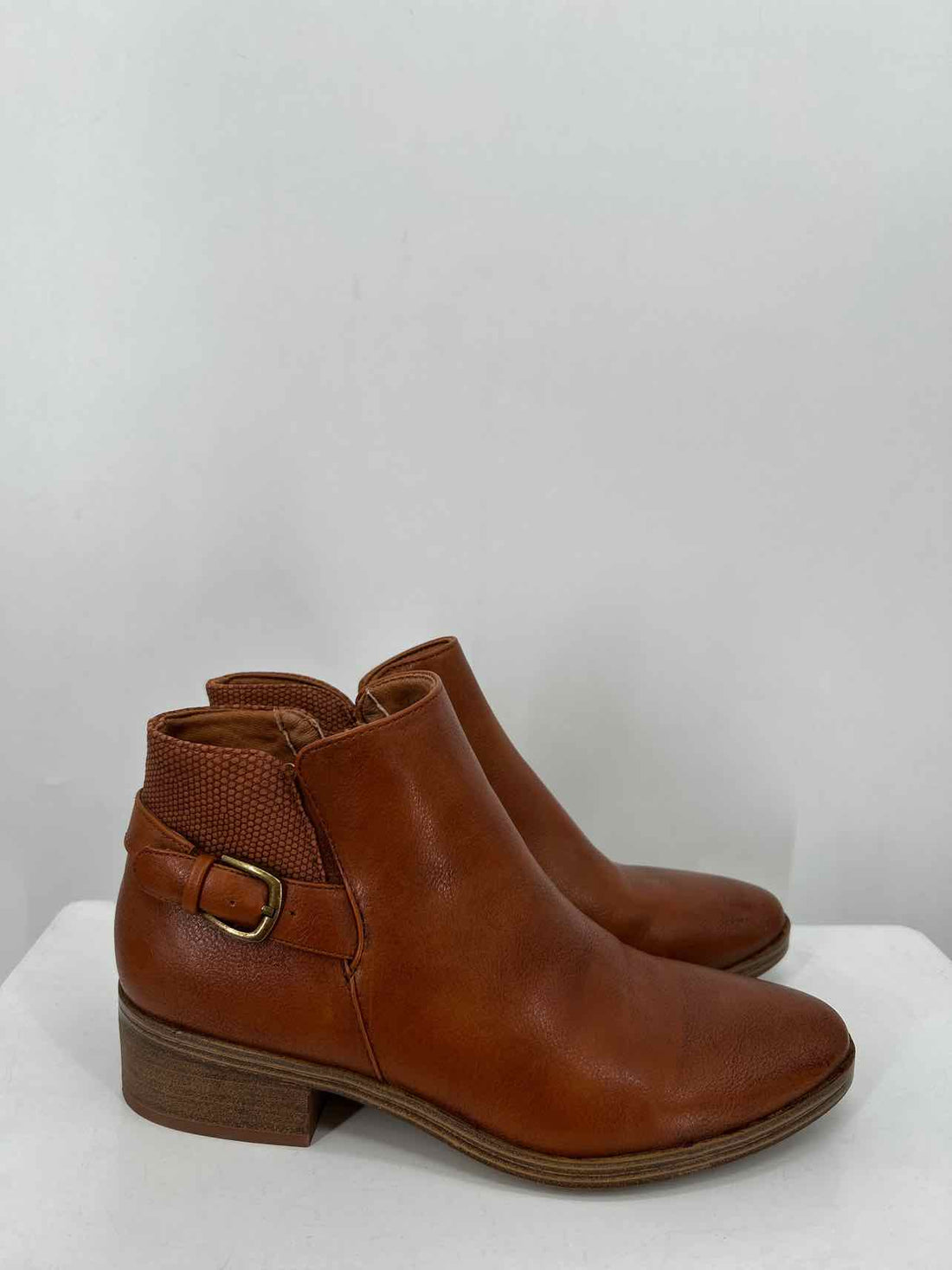 Baretraps Women Size 8 Cognac Ankle Boot