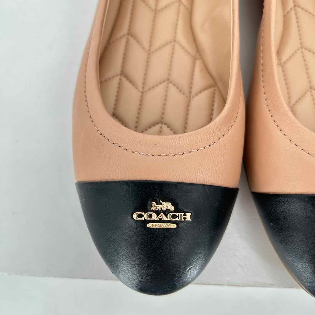 Coach Women Size 7 Beige & Black Flats