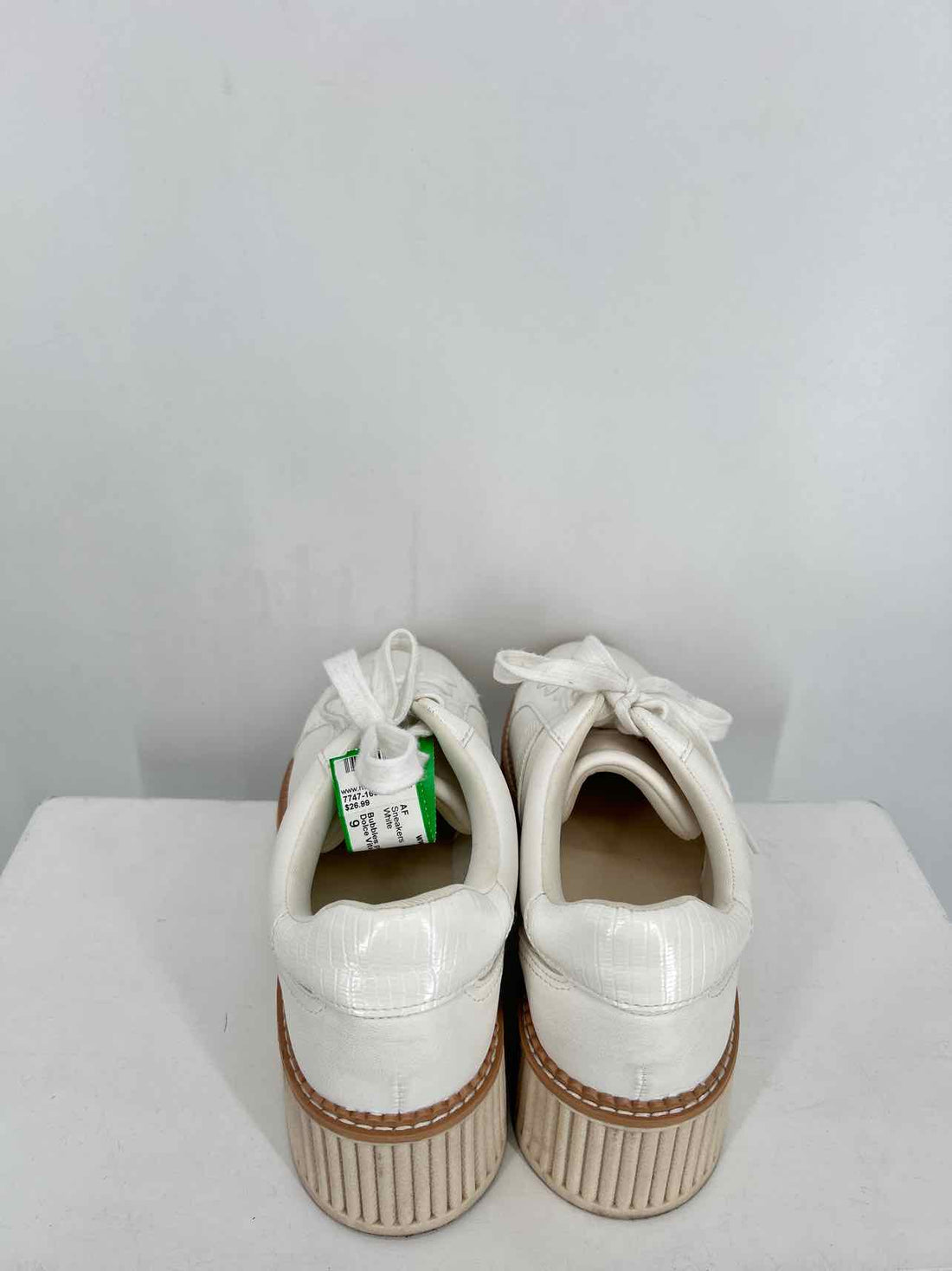 Dolce Vita Women Size 9 White Sneakers