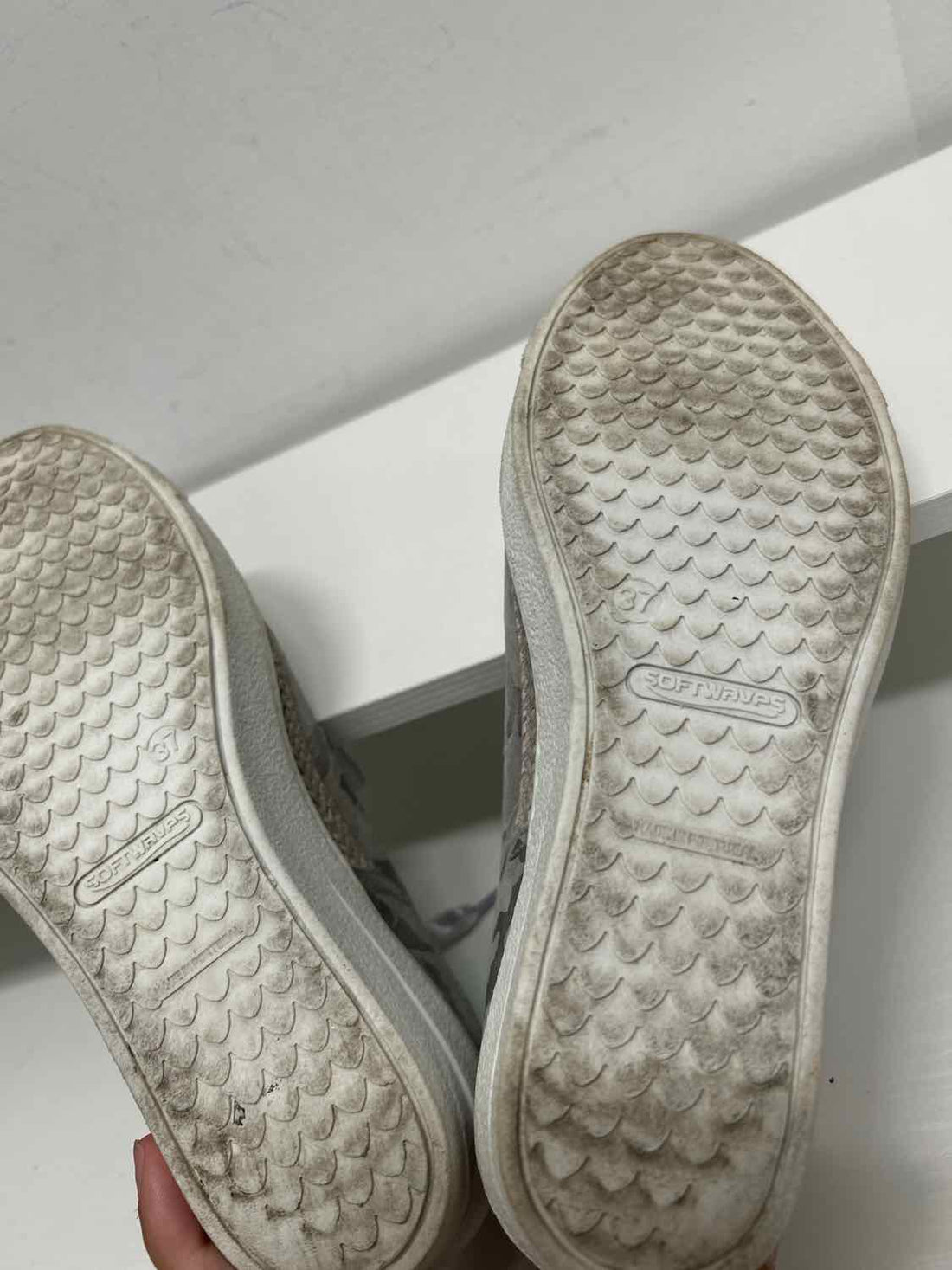 Softwaves Women Size 37 (6.5-7) Gray Camo Sneakers