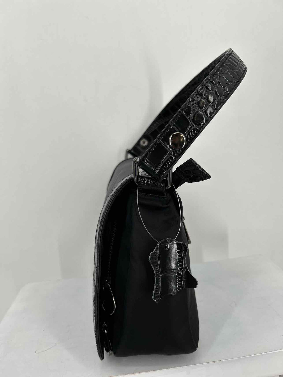 Concealed Carrie Black Shoulder