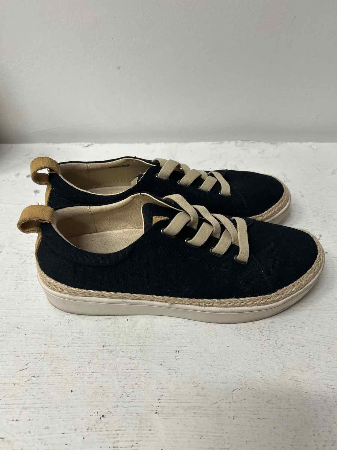 Spenco Women Size 10 Black Sneakers