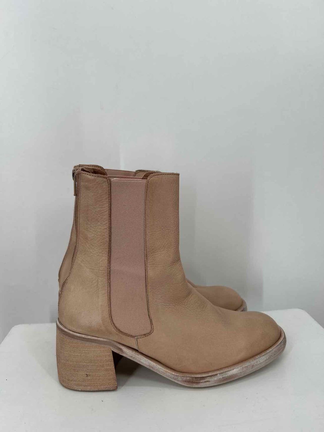Free People Women Size 38 (7.5-8) Beige Essential Chelsea Boot