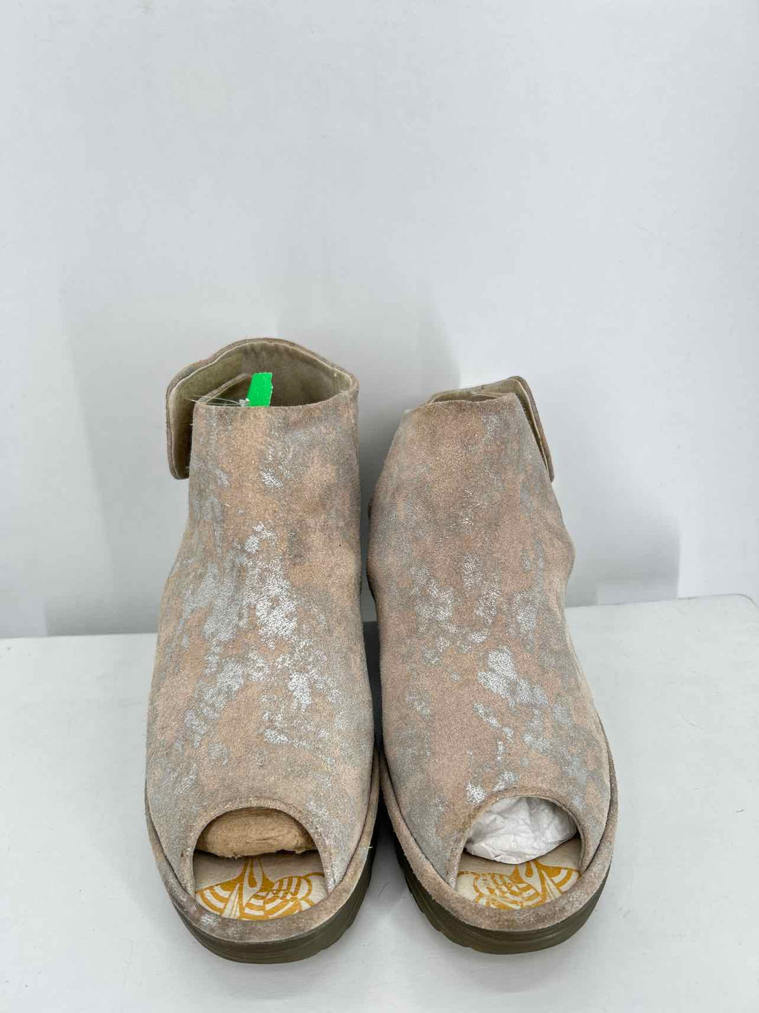 Fly london Women Size 39 (8.5-9) Beige & Silver Wedges