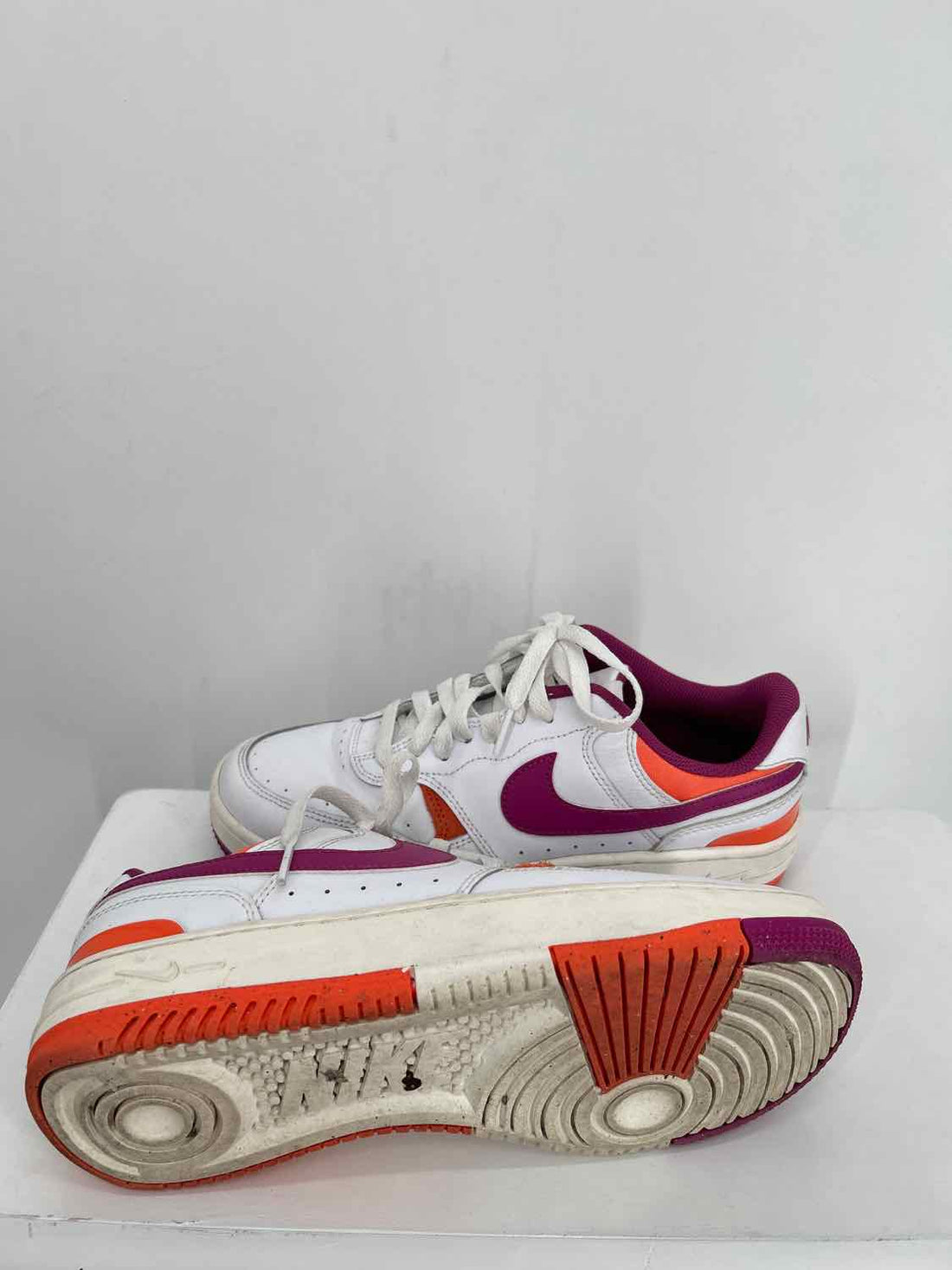 Nike Women Size 9 White Magenta & Coral Sneakers