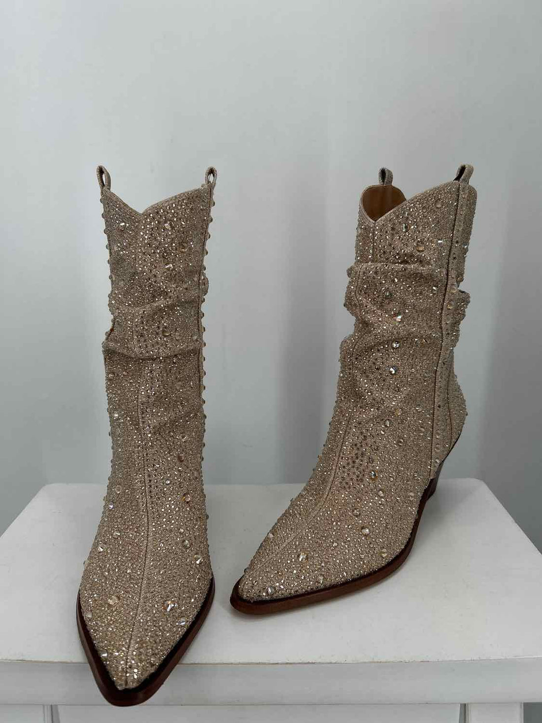 Jessica Simpson Women Size 8.5 Beige Rhinestone Cowboy Boot