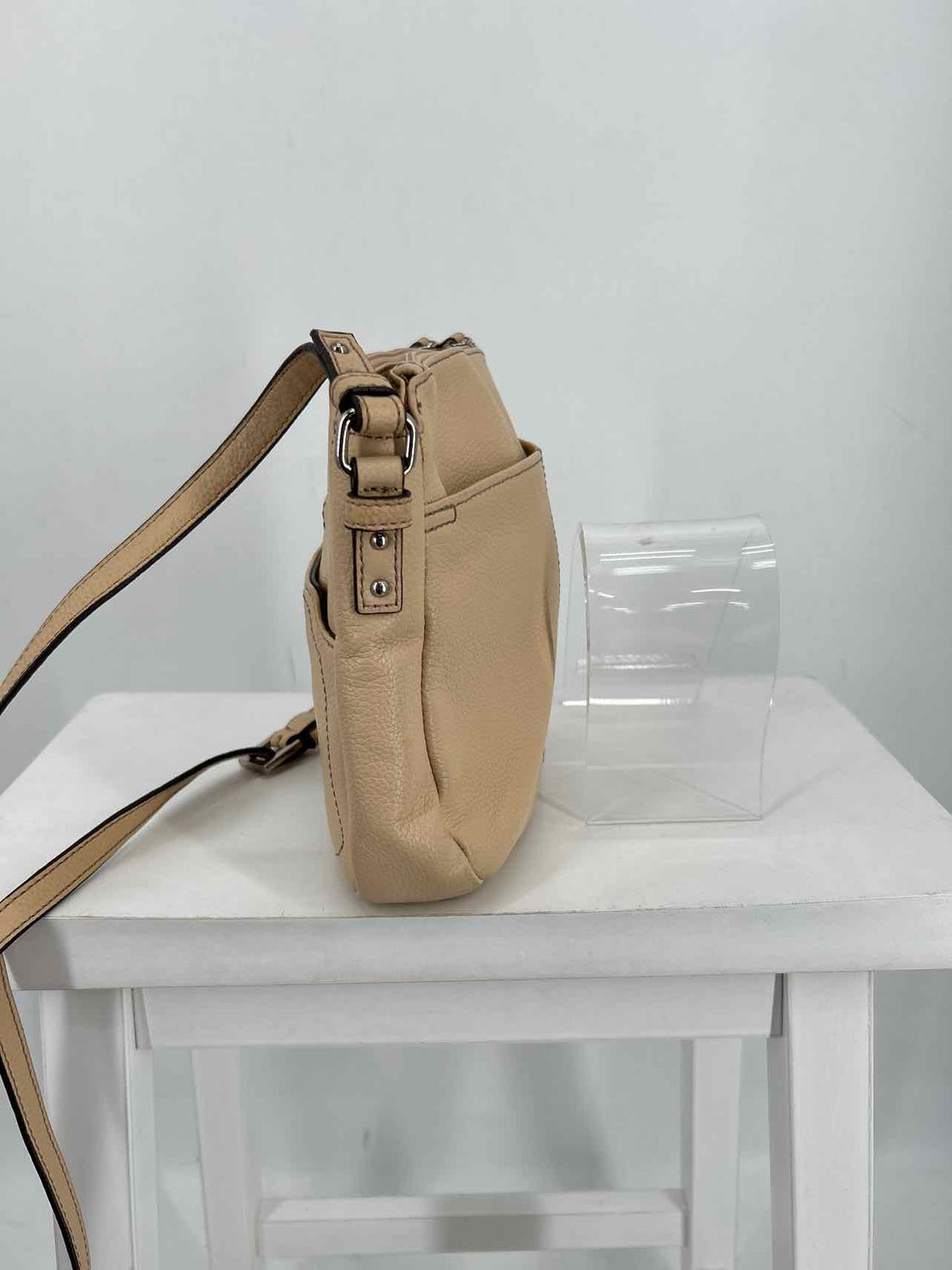 Tignanello Cream Leather Pre Owned Crossbody