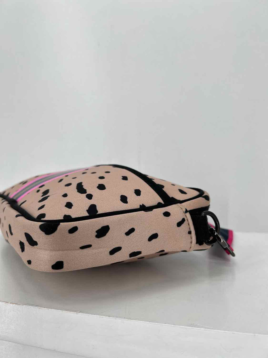 No Brand Name Tan & Black Neoprene Crossbody