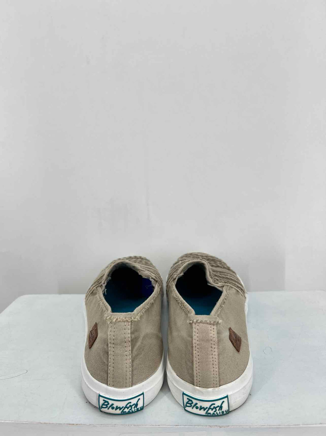 Blowfish Women Size 8.5 Tan Sneakers