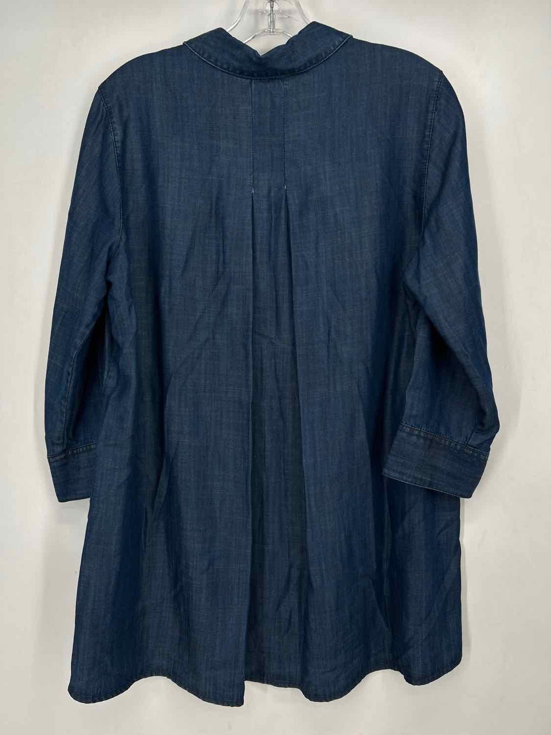 Foxcroft Size 8 Chambray Long Sleeve