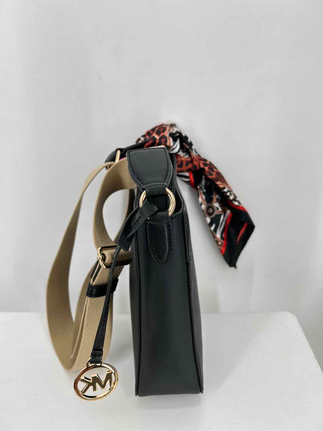 Michael Kors Black Saffiano Leather Excellent Condition Shoulder