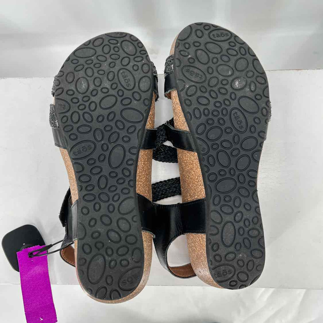 Taos Women Size 9/9.5 Black Sandals