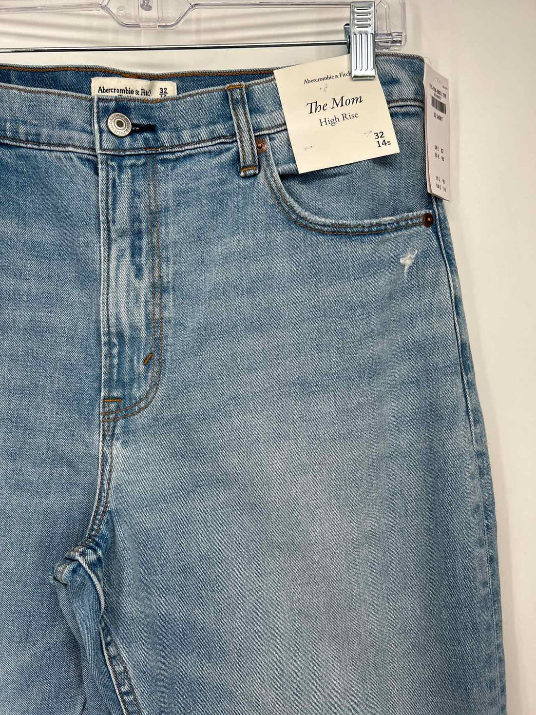 Abercrombie & Fitch Size 14S Light Wash Denim NWT Jeans