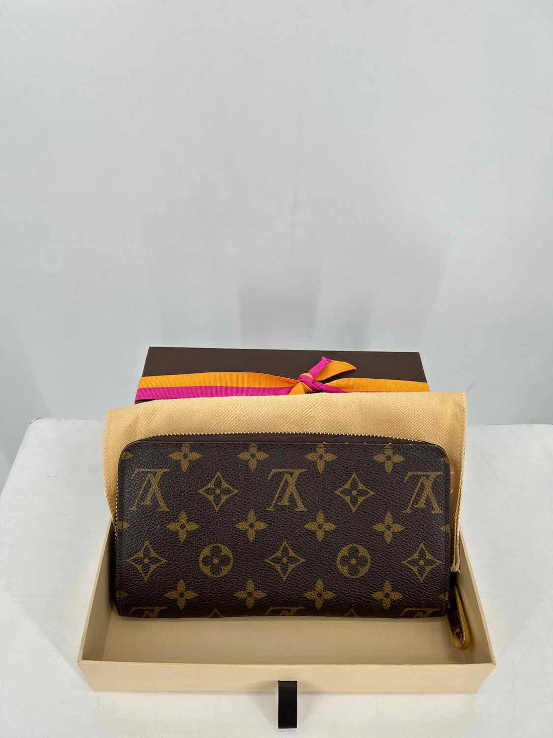 Louis Vuitton Zippy Wallet  Monogram Coated Canvas Pre Owned LUXURY