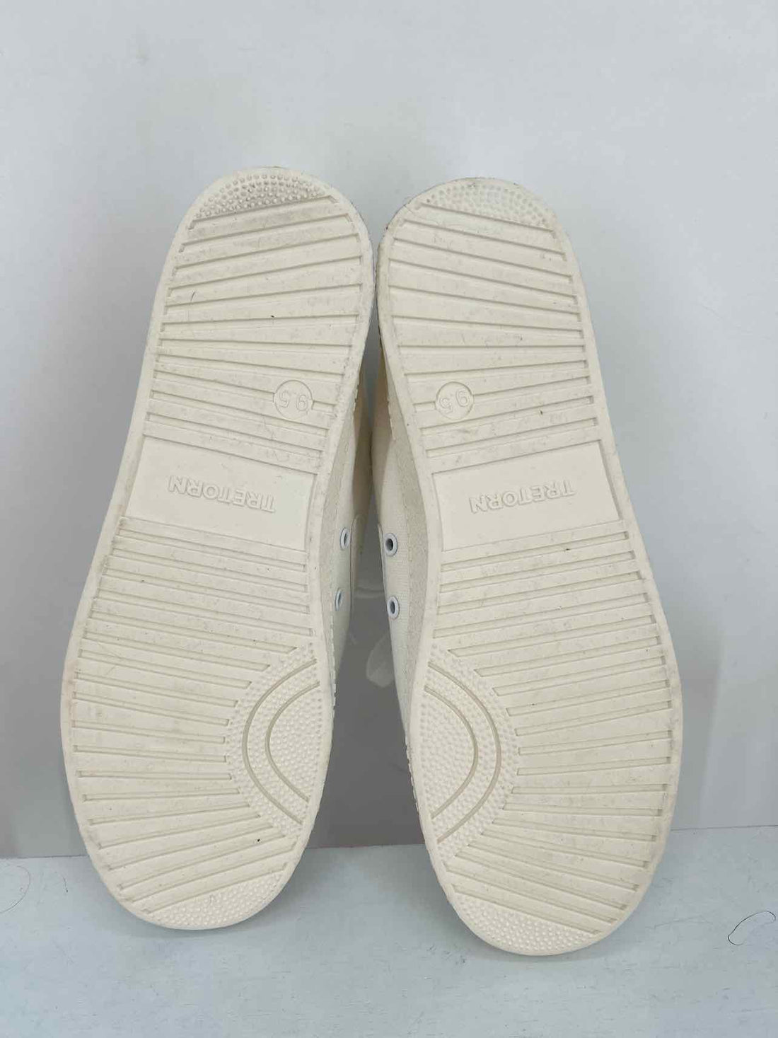 Tretorn Women Size 9.5 White NWT Canvas Sneakers