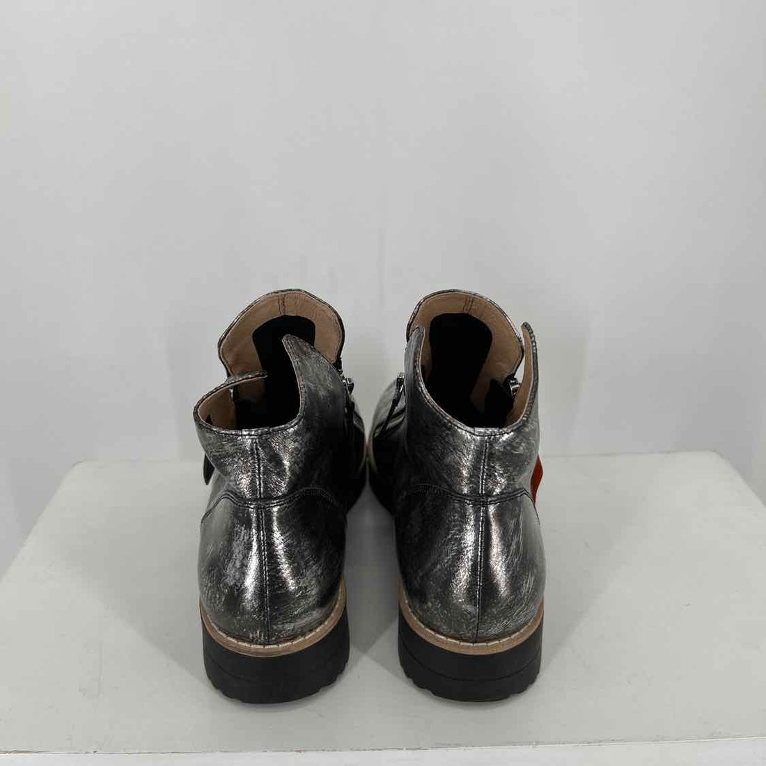 Django & Juliette Women Size 39 Silver Ankle Boot