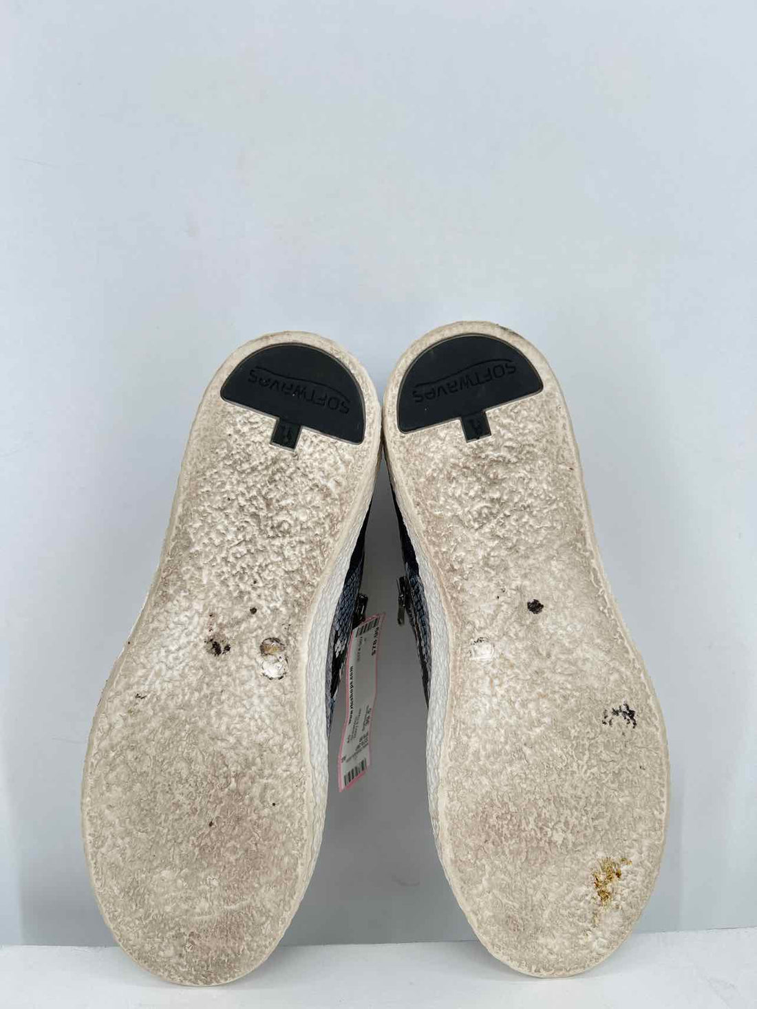 Softwaves Women Size 39.5 Navy & Gold Sneakers