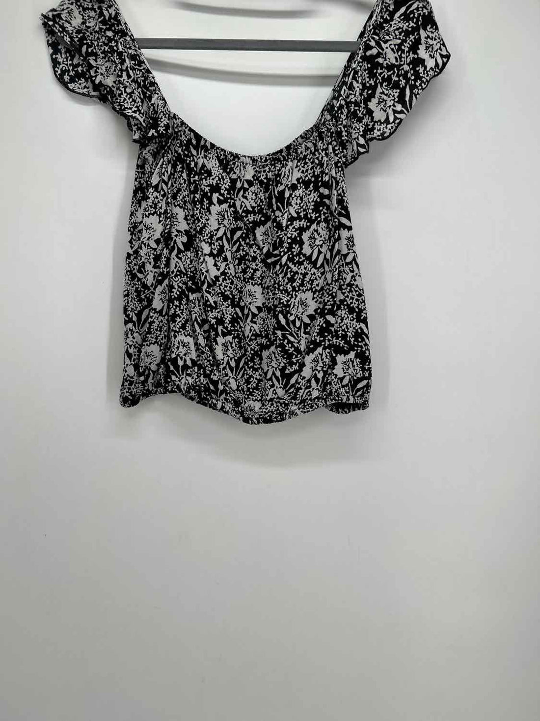Society Amuse Size M Black & White Short Sleeve