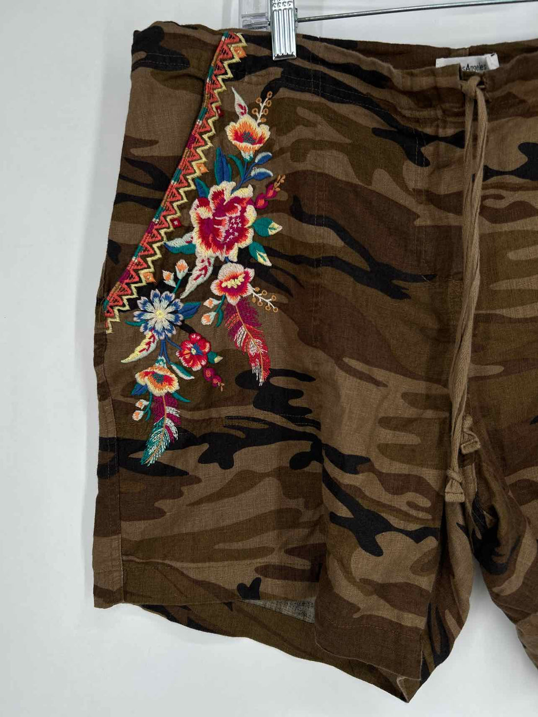 Johnny Was Size M Camo Embroidered Shorts