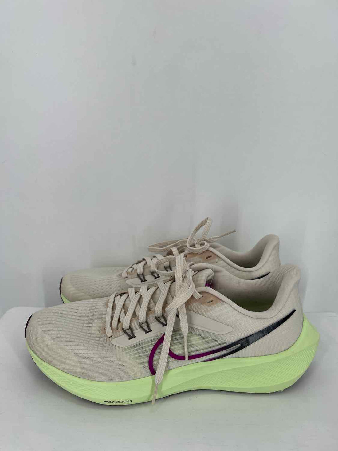 Nike Air Zoom Women Size 9 Off White Sneakers