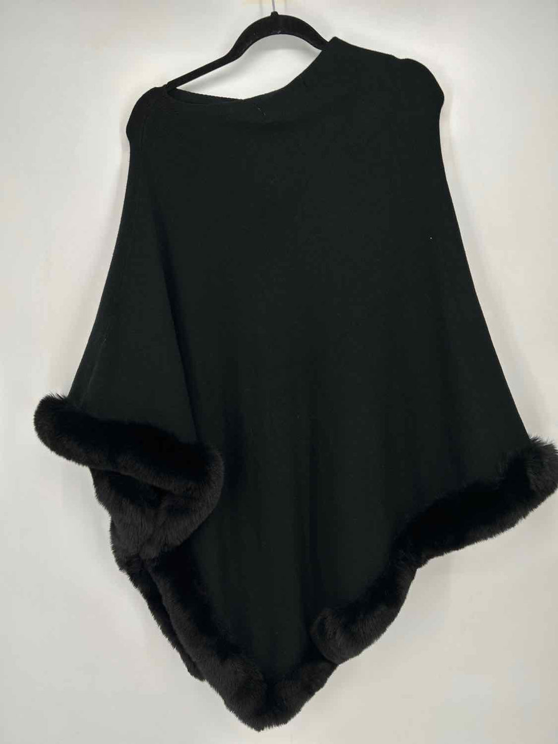 LF by La Fiorentina Size OS Black NWT Poncho