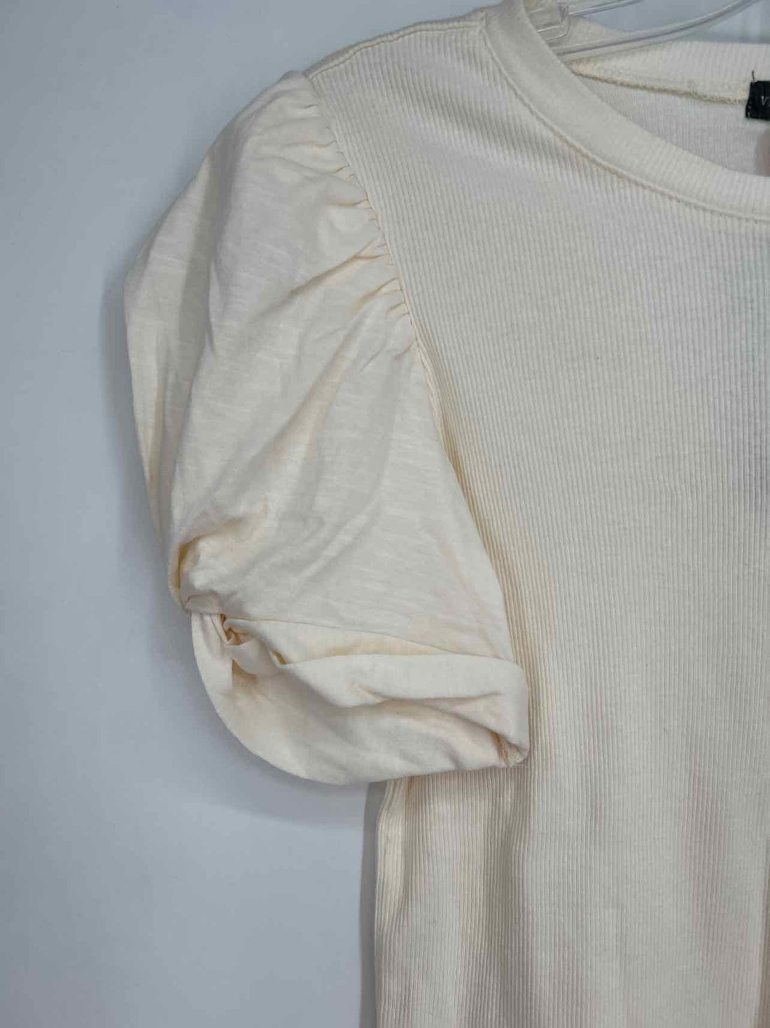 Vince Camuto Size M Beige NWT Short Sleeve